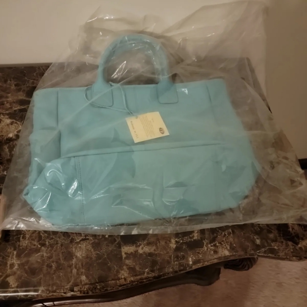 New genuine leather ILi handbag TURQUOISE